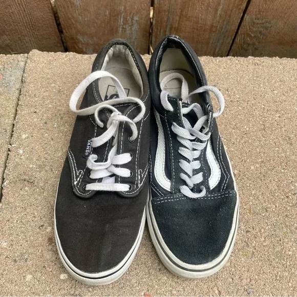 VANS Women’s Mismatched Black White Old Skool Sneakers Classic Size 6 - Picture 2 of 11
